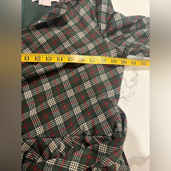 Gal meets glam Parker - Picture 9 of 14